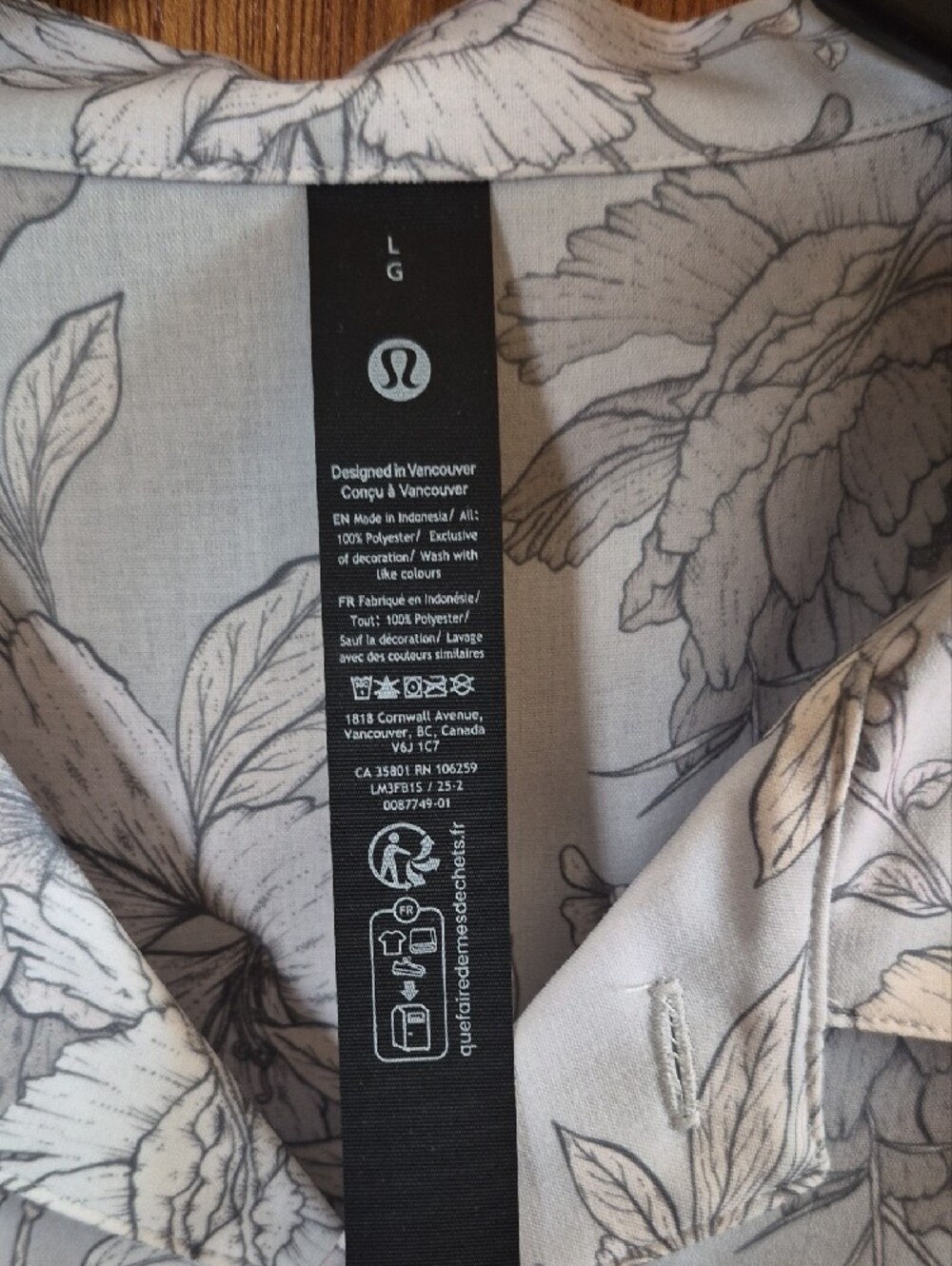 lululemon athletica Men’s Light Gray Floral Camp Shirt Large New! - Picture 5 of 5